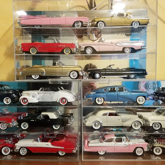 3 Diecast Model Car Display Cases 1:18 Scale With Cars - Picture 9 of 11